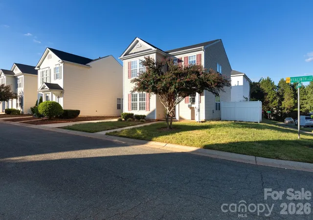 Photo 2 of Single family home for sale at 1521 Hyacinth Ct, Charlotte, NC 28215 | MLS# 4424182 | Listing updated on 2026-10-01