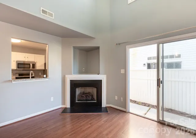 Photo 3 of Single family home for sale at 1521 Hyacinth Ct, Charlotte, NC 28215 | MLS# 4424182 | Listing updated on 2026-10-01