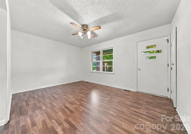 Photo 3 of Single family home for sale at 3490 Greentree Acres Rd, Valdese, NC 28690 | MLS# 4424184 | Listing updated on 2026-09-14