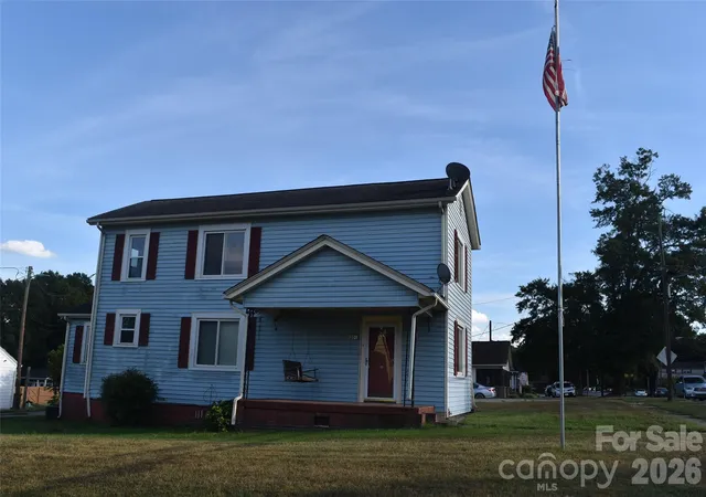 Photo 2 of Single family home for sale at 301 Highland St, Mount Holly, NC 28120 | MLS# 4424187 | Listing updated on 2026-09-14