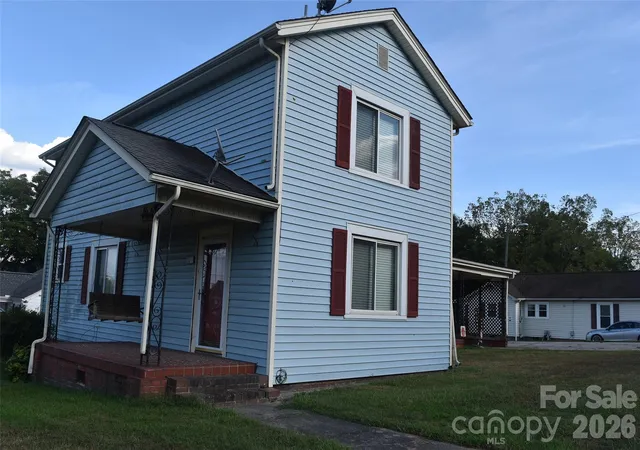 Photo 3 of Single family home for sale at 301 Highland St, Mount Holly, NC 28120 | MLS# 4424187 | Listing updated on 2026-09-14
