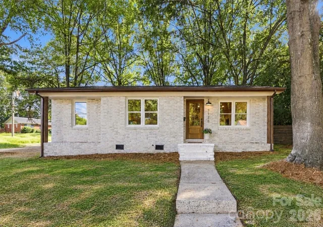 Photo 1 of Single family home for sale at 7126 Woodstream Dr, Charlotte, NC 28210 | MLS# 4424205 | Listing updated on 2026-10-06