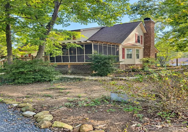 Photo 3 of Single family home for sale at 1610 Springhaven Cir, Albemarle, NC 28001 | MLS# 4424212 | Listing updated on 2026-09-16