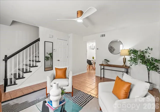 Listing Photo 4 - Condo for sale in building located at 2220 Yorkhills Dr, Charlotte, NC 28217 - Unit #2