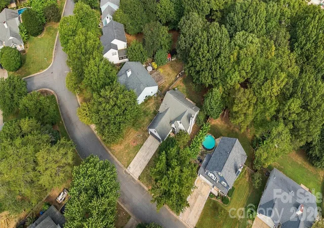 Photo 4 of Single family home for sale at 10207 Bon Meade Ln, Cornelius, NC 28031 | MLS# 4424230 | Listing updated on 2026-10-02