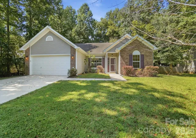 Photo 2 of Sale Pending at 12321 Bronx Dr, Huntersville, NC 28078 | MLS# 4424235 | Listing updated on 2026-09-26