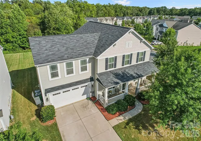 Photo 2 of Single family home for sale at 9002 Willowfield Dr, Charlotte, NC 28269 | MLS# 4424238 | Listing updated on 2026-09-15