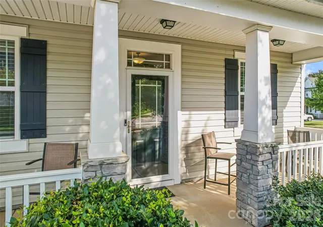 Photo 3 of Single family home for sale at 9002 Willowfield Dr, Charlotte, NC 28269 | MLS# 4424238 | Listing updated on 2026-10-28