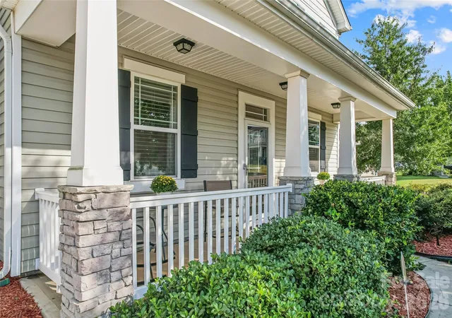 Photo 4 of Single family home for sale at 9002 Willowfield Dr, Charlotte, NC 28269 | MLS# 4424238 | Listing updated on 2026-10-28