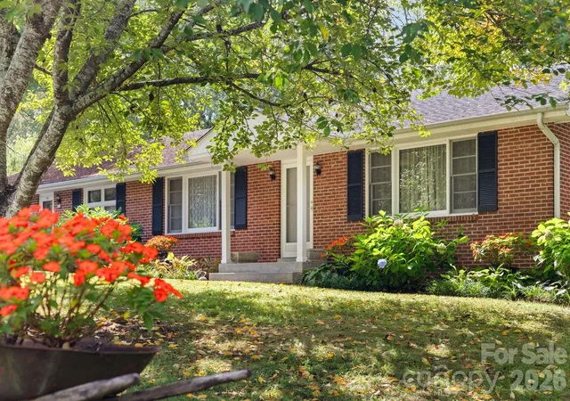 Photo 1 of Single family home for sale at 1450 Howard Gap Rd, Hendersonville, NC 28792 | MLS# 4424239 | Listing updated on 2026-10-13