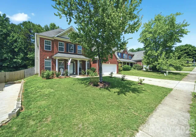 Photo 2 of Single family home for sale at 8505 Delamere Ln, Charlotte, NC 28269 | MLS# 4424240 | Listing updated on 2026-09-14