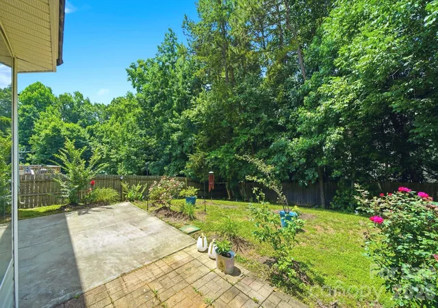 Photo 36 of Single family home for sale at 8505 Delamere Ln, Charlotte, NC 28269 | MLS# 4424240 | Listing updated on 2026-09-14
