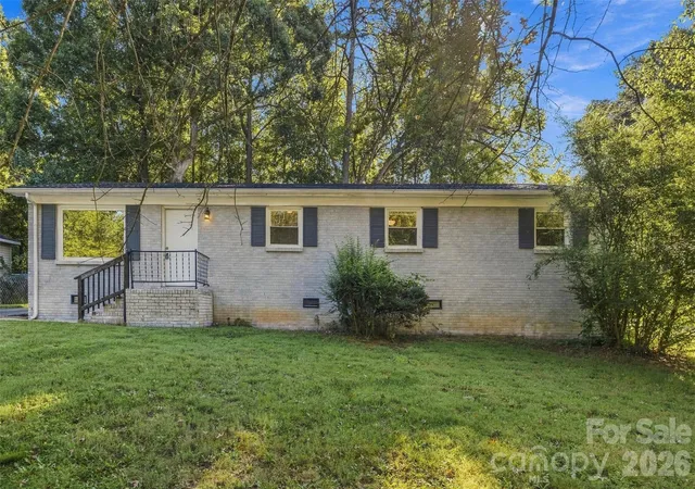 Photo 1 of Single family home for sale at 428 E Mclelland Ave, Mooresville, NC 28115 | MLS# 4424242 | Listing updated on 2026-09-13