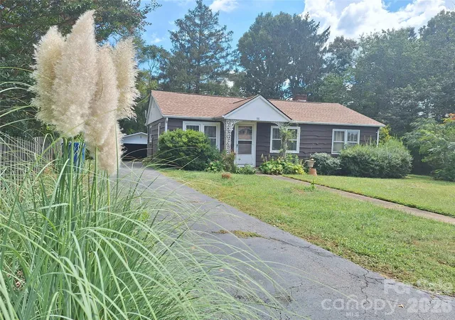 Photo 1 of Single family home for sale at 16 Shannon Dr, Asheville, NC 28803 | MLS# 4424244 | Listing updated on 2026-09-25