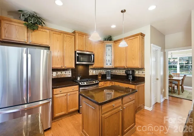 Photo 3 of Sale Pending at 15619 Carrington Ridge Dr, Huntersville, NC 28078 | MLS# 4424248 | Listing updated on 2026-09-24