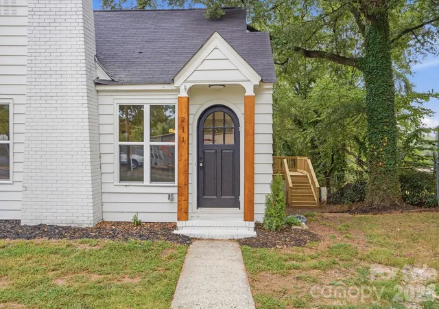 Photo 1 of Single family home for sale at 211 Spratt St, Fort Mill, SC 29715 | MLS# 4424261 | Listing updated on 2026-10-03