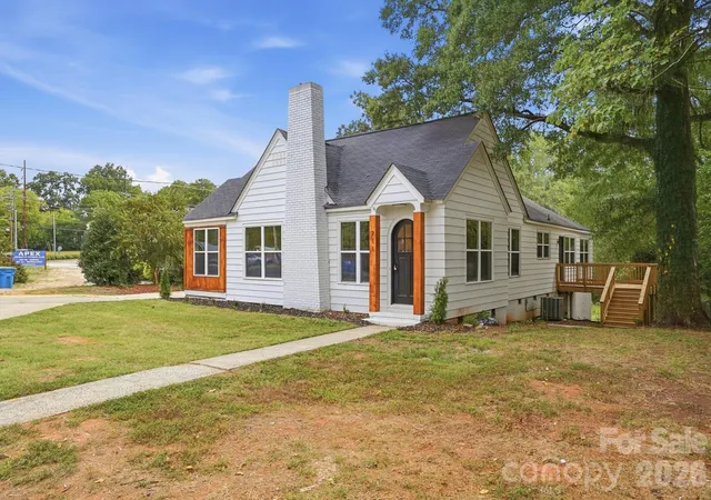 Photo 3 of Single family home for sale at 211 Spratt St, Fort Mill, SC 29715 | MLS# 4424261 | Listing updated on 2026-10-03