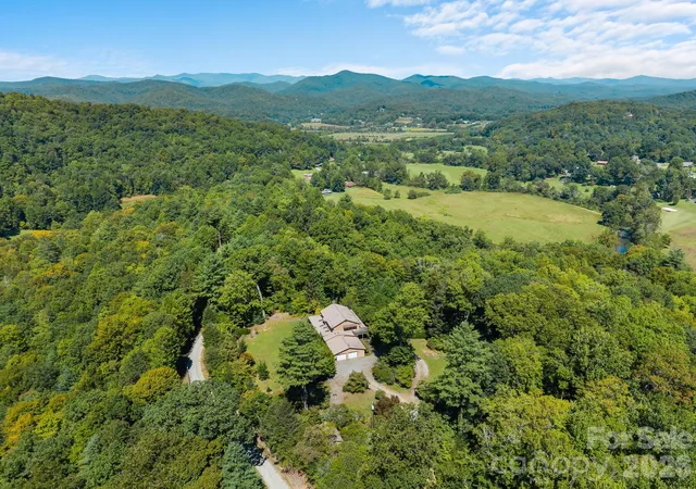 Photo 3 of Single family home for sale at 220 Wingfield Way, Brevard, NC 28712 | MLS# 4424278 | Listing updated on 2026-09-21