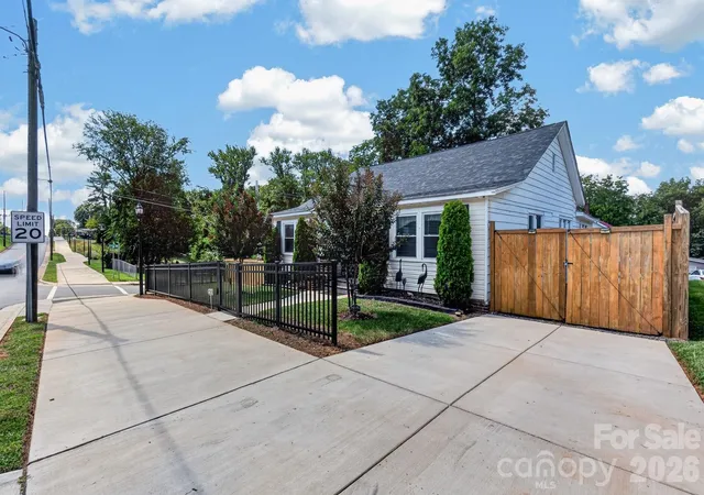 Photo 3 of Single family home for sale at 448 1st Street Sw, Hickory, NC 28602 | MLS# 4424282 | Listing updated on 2026-09-15
