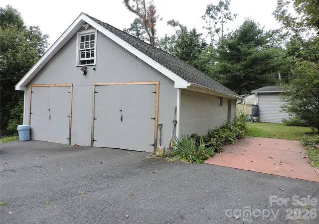 Photo 4 of Single family home for sale at 74 Vaughn Rd, Spruce Pine, NC 28777 | MLS# 4424283 | Listing updated on 2026-09-30