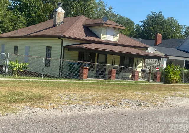Photo 2 of Single family home for sale at 211 E Washington Ave, Bessemer City, NC 28016 | MLS# 4424285 | Listing updated on 2026-09-22