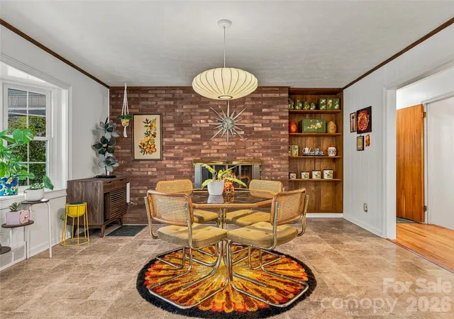Photo 3 of Single family home for sale at 8 Hummingbird Ln, Asheville, NC 28806 | MLS# 4424287 | Listing updated on 2026-10-05