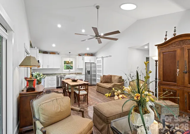 Photo 4 of Single family home for sale at 400 Laurel Dr, Saluda, NC 28773 | MLS# 4424292 | Listing updated on 2026-10-05