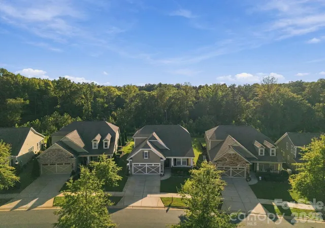 Photo 4 of Single family home for sale at 8407 Festival Way, Charlotte, NC 28215 | MLS# 4424294 | Listing updated on 2026-10-07