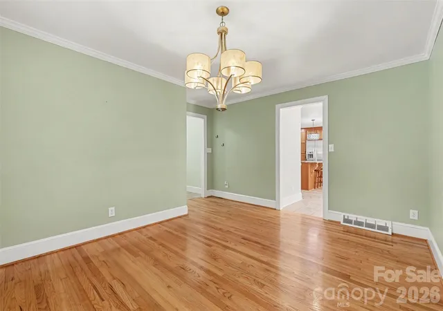 Photo 4 of Single family home for sale at 827 Ferndale Dr, Statesville, NC 28677 | MLS# 4424302 | Listing updated on 2026-09-29