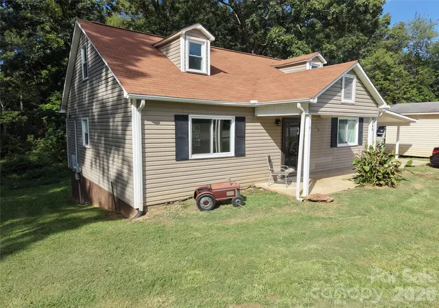 Photo 3 of Single family home for sale at 4266 Smokey Crk Rd, Lenoir, NC 28645 | MLS# 4424314 | Listing updated on 2026-09-16