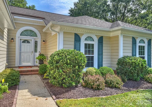 Photo 2 of Single family home for sale at 1608 Running Brk Rd, Charlotte, NC 28214 | MLS# 4424318 | Listing updated on 2026-09-29