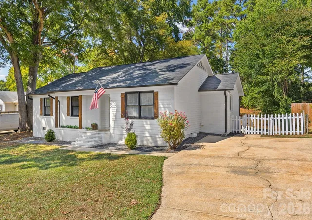 Photo 2 of Single family home for sale at 2021 Downey St, Rock Hill, SC 29732 | MLS# 4424319 | Listing updated on 2026-10-15
