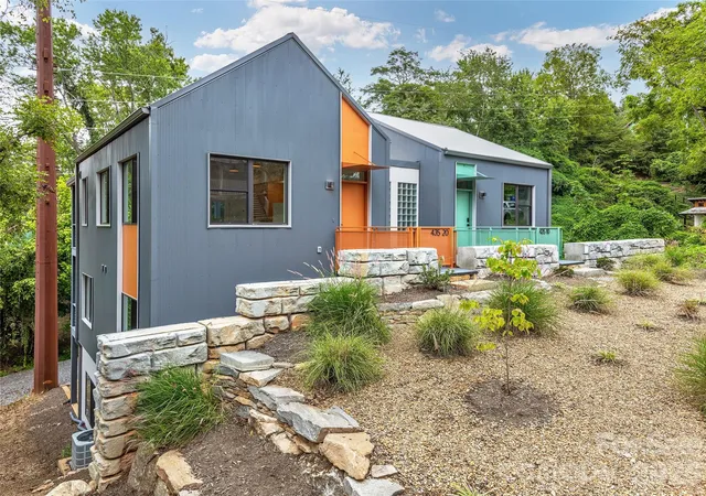 Townhouse for sale at 435 W Haywood St, Asheville, NC 28801 | MLS# 4424325