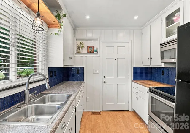 Photo 1 of Single family home for sale at 3319 Campbell Dr, Charlotte, NC 28205 | MLS# 4424330 | Listing updated on 2026-10-01
