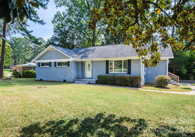 Photo 1 of Single family home for sale at 6414 Elmwood Cir, Charlotte, NC 28214 | MLS# 4424332 | Listing updated on 2026-10-06