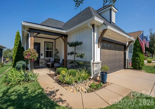 Photo 3 of Single family home for sale at 6249 Raven Rock Dr, Denver, NC 28037 | MLS# 4424337 | Listing updated on 2026-09-20