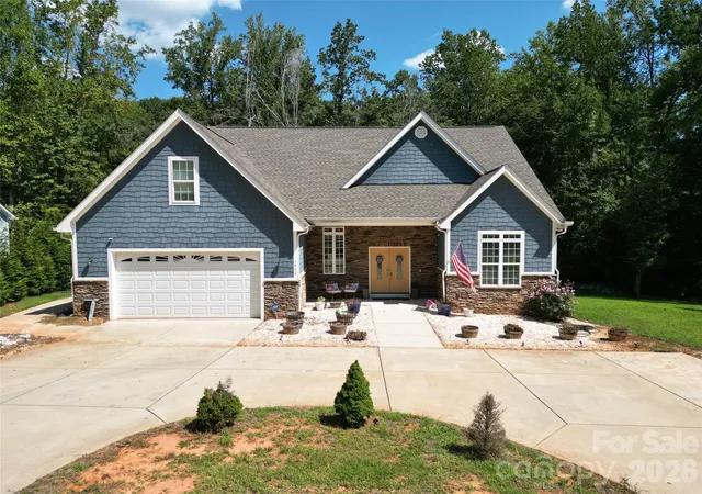 Photo 2 of Sale Pending at 7902 Denbur Dr, Charlotte, NC 28215 | MLS# 4424339 | Listing updated on 2026-09-30