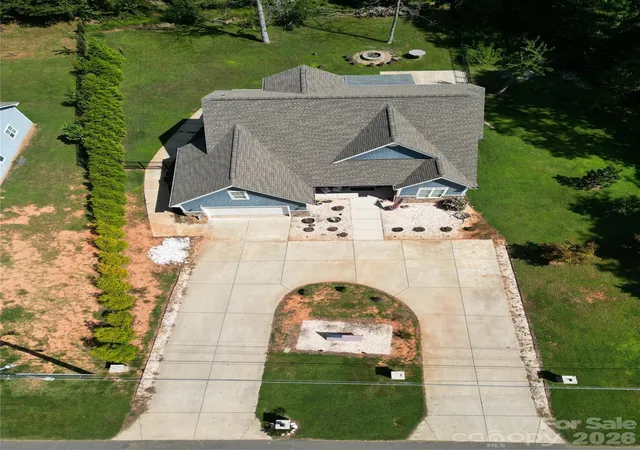 Photo 3 of Sale Pending at 7902 Denbur Dr, Charlotte, NC 28215 | MLS# 4424339 | Listing updated on 2026-09-30