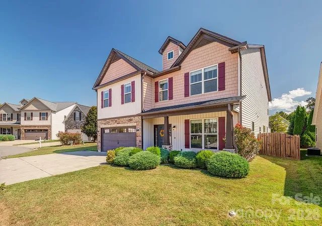 Photo 2 of Single family home for sale at 5 Breyerton Ct, Asheville, NC 28804 | MLS# 4424347 | Listing updated on 2026-10-06