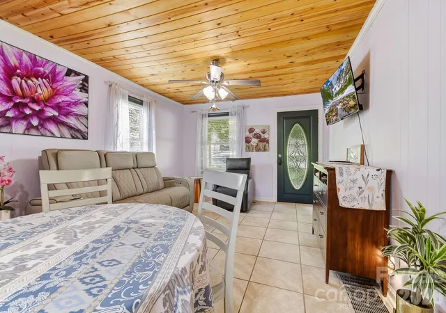 Photo 4 of Single family home for sale at 312 Jack St, Hendersonville, NC 28792 | MLS# 4424351 | Listing updated on 2026-09-19