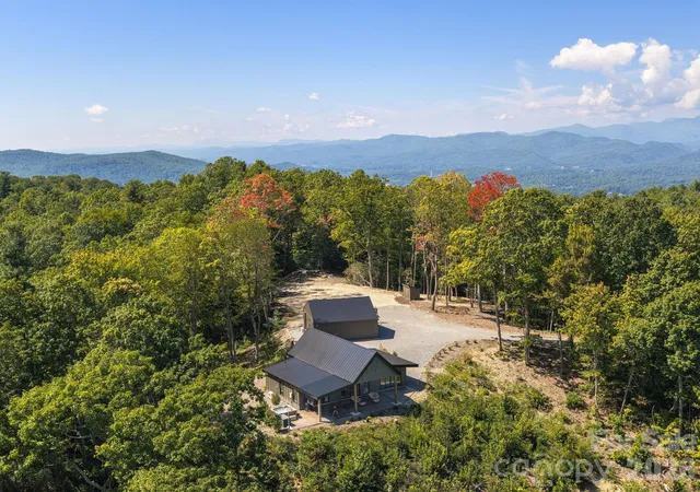 Photo 1 of Single family home for sale at 536 Faircrest Ln, Hendersonville, NC 28739 | MLS# 4424378 | Listing updated on 2026-10-01