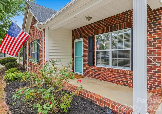 Photo 2 of Townhouse for sale at 1720 Clemmon Sanders Cir, Rock Hill, SC 29732 | MLS# 4424379 | Listing updated on 2026-09-26