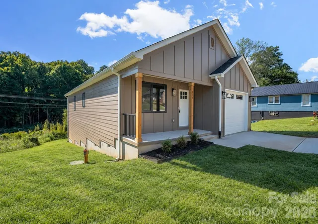 Photo 2 of Single family home for sale at 308 N Caldwell Ave, Newton, NC 28658 | MLS# 4424380 | Listing updated on 2026-09-15