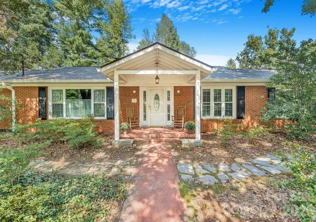 Photo 1 of Single family home for sale at 1 Pheasant Ridge Dr, Asheville, NC 28804 | MLS# 4424381 | Listing updated on 2026-09-27