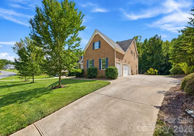 Photo 2 of Single family home for sale at 612 Highland Ridge Point, Clover, SC 29710 | MLS# 4424384 | Listing updated on 2026-09-24