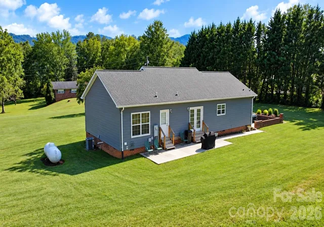 Photo 2 of Single family home for sale at 1046 Edgemont Ter, Morganton, NC 28655 | MLS# 4424386 | Listing updated on 2026-09-15
