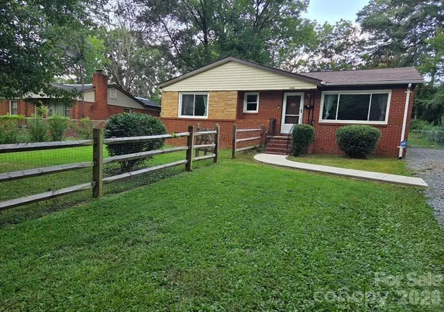 Photo 2 of Single family home for sale at 3960 Bristol Dr, Charlotte, NC 28208 | MLS# 4424389 | Listing updated on 2026-09-15