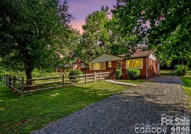Photo 2 of Single family home for sale at 3960 Bristol Dr, Charlotte, NC 28208 | MLS# 4424389 | Listing updated on 2026-09-15
