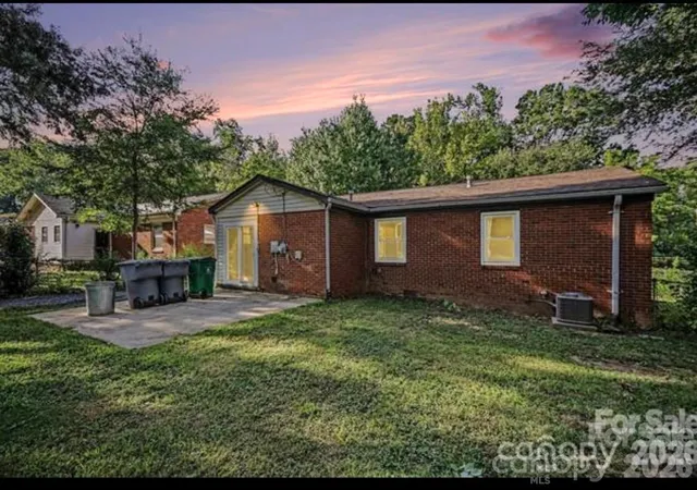 Photo 3 of Single family home for sale at 3960 Bristol Dr, Charlotte, NC 28208 | MLS# 4424389 | Listing updated on 2026-09-15
