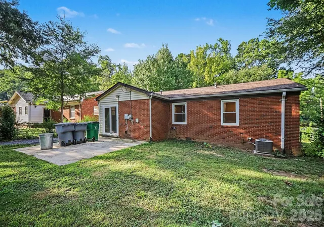 Photo 4 of Single family home for sale at 3960 Bristol Dr, Charlotte, NC 28208 | MLS# 4424389 | Listing updated on 2026-09-15